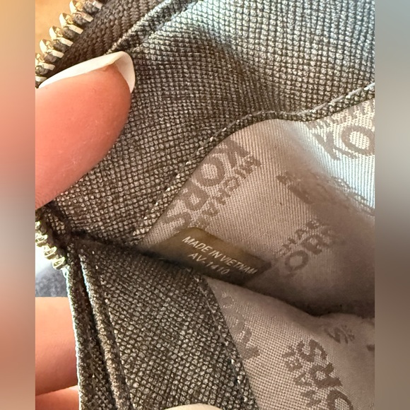 Michael Kors Silver Logo Wallet - Picture 11 of 12